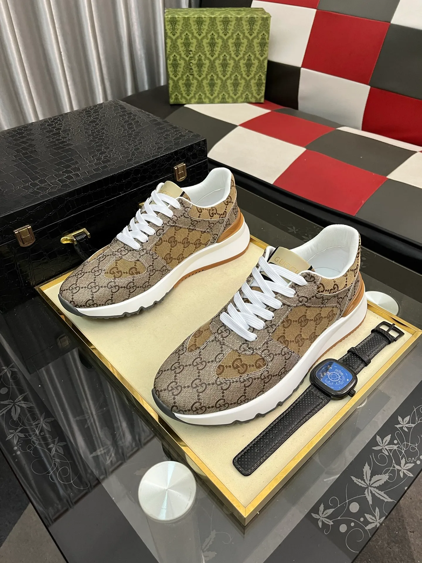 Men's shoes 💰438⌚️⌚️Gucci •Gucci original quality.~ Unique modern style sneakers. 🏃A must-have casual shoe for trendy men😍😍 Original brand imported from Italy, imported original leather, sheep lining (refuses to discolor and grind feet) Sole: Original sole provided by the original factory, French lazy style design ⚠️Fit to the feet, original quality, super comfortable original sole. Just like shooting the real thing 🎬The real thing is better, code number: 38-443️⃣colors available